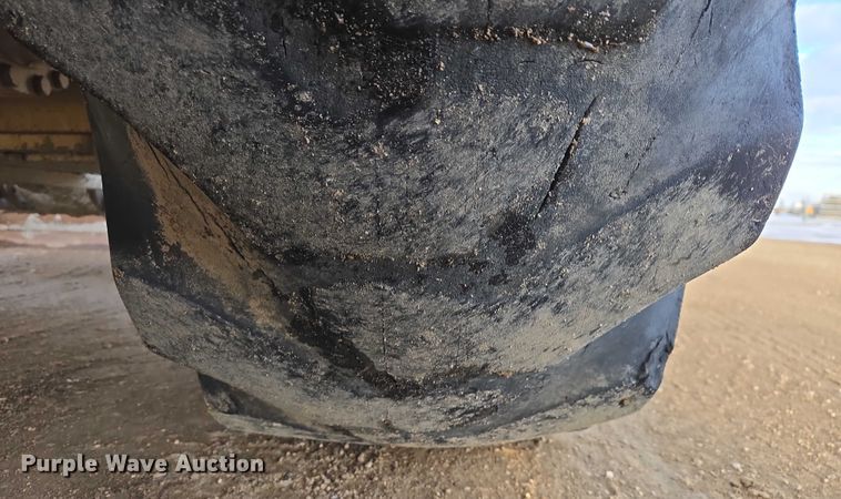 image for item EB1317 2000 John Deere 210LE landscape tractor