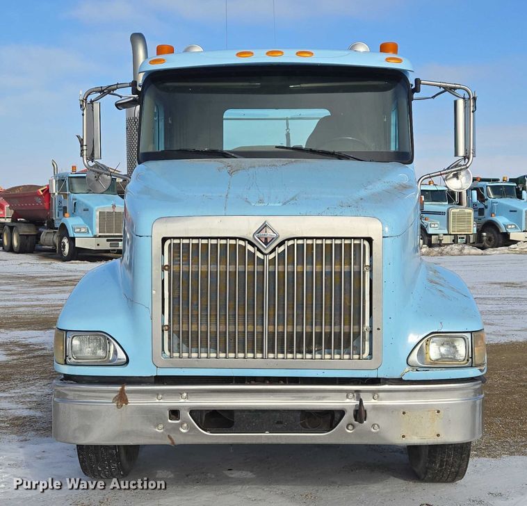 image for item EB1320 2007 International 9200i semi truck