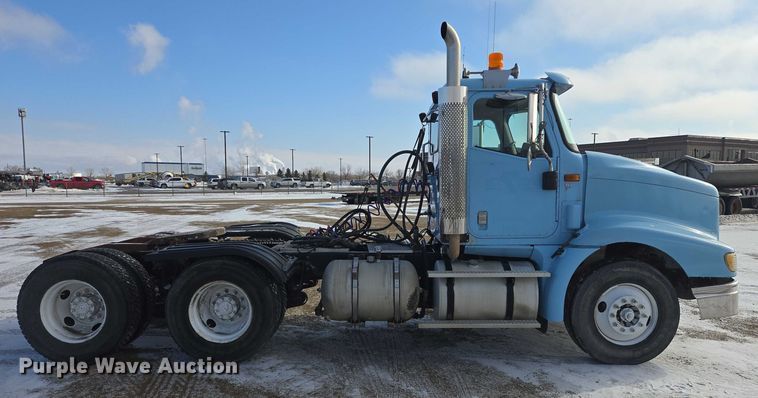 image for item EB1320 2007 International 9200i semi truck