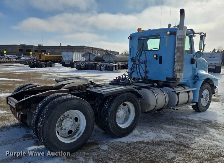 image for item EB1320 2007 International 9200i semi truck