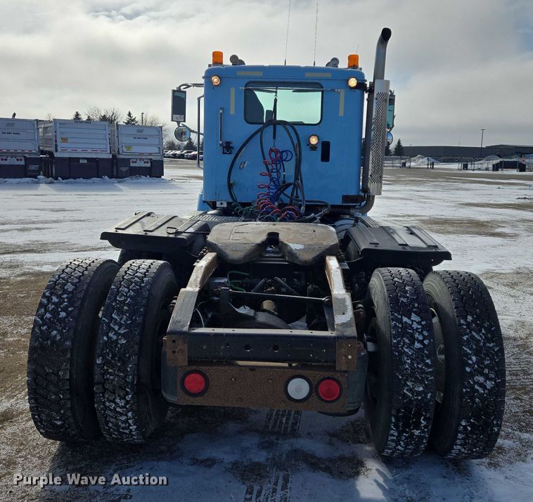 image for item EB1320 2007 International 9200i semi truck