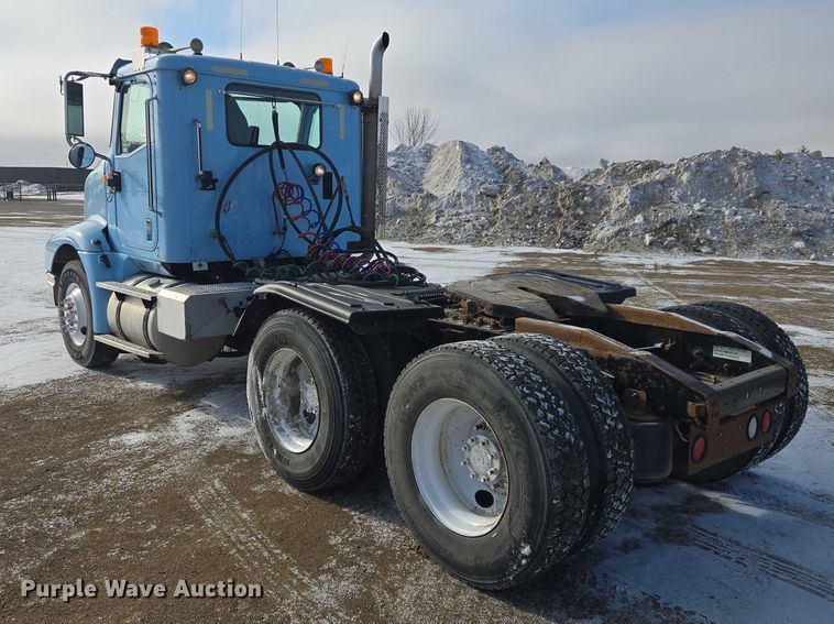 image for item EB1320 2007 International 9200i semi truck