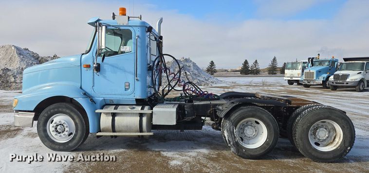 image for item EB1320 2007 International 9200i semi truck