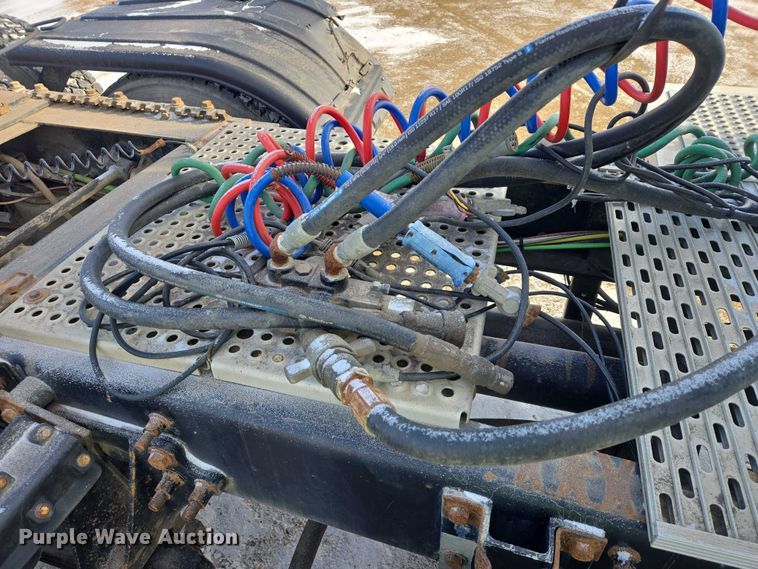 image for item EB1320 2007 International 9200i semi truck