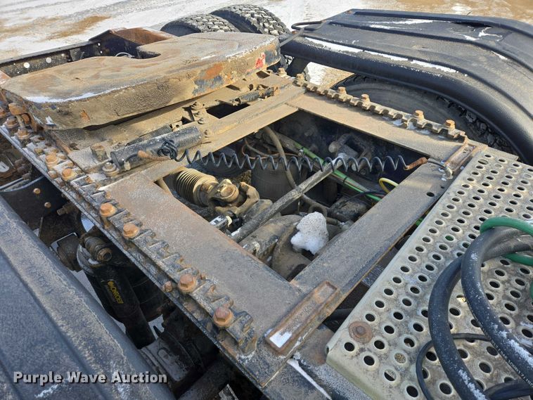 image for item EB1320 2007 International 9200i semi truck