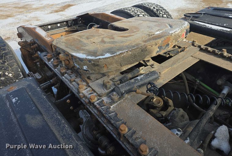 image for item EB1320 2007 International 9200i semi truck