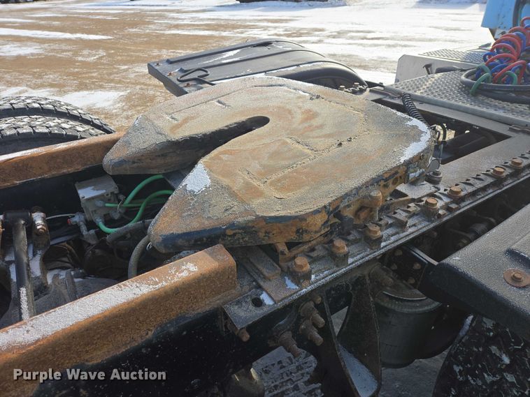 image for item EB1320 2007 International 9200i semi truck