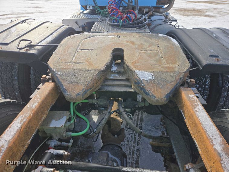 image for item EB1320 2007 International 9200i semi truck