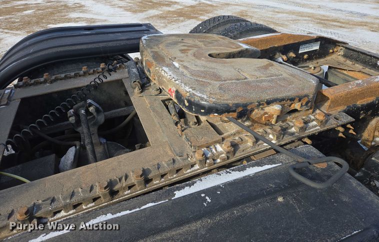 image for item EB1320 2007 International 9200i semi truck