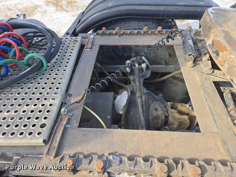 image for item EB1320 2007 International 9200i semi truck