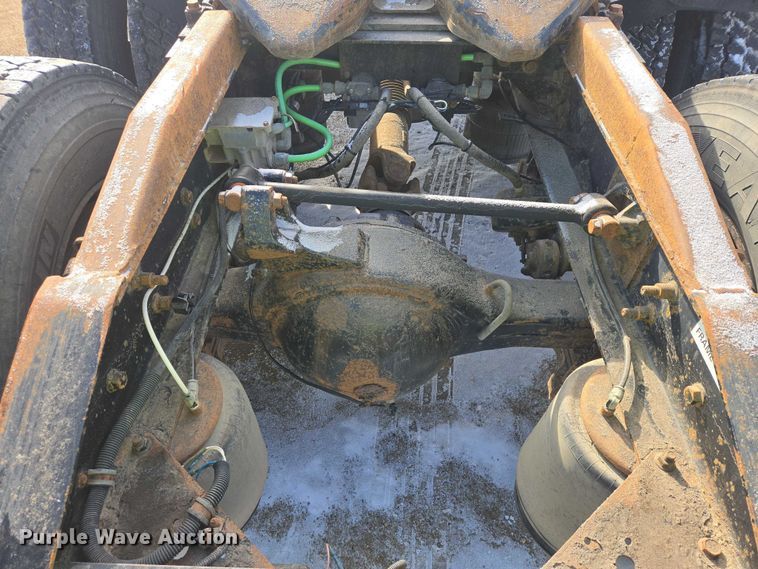 image for item EB1320 2007 International 9200i semi truck