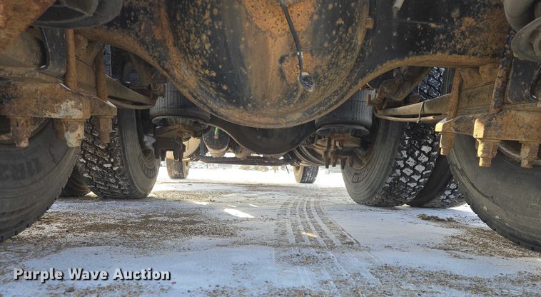 image for item EB1320 2007 International 9200i semi truck