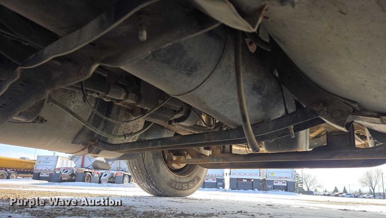 image for item EB1320 2007 International 9200i semi truck