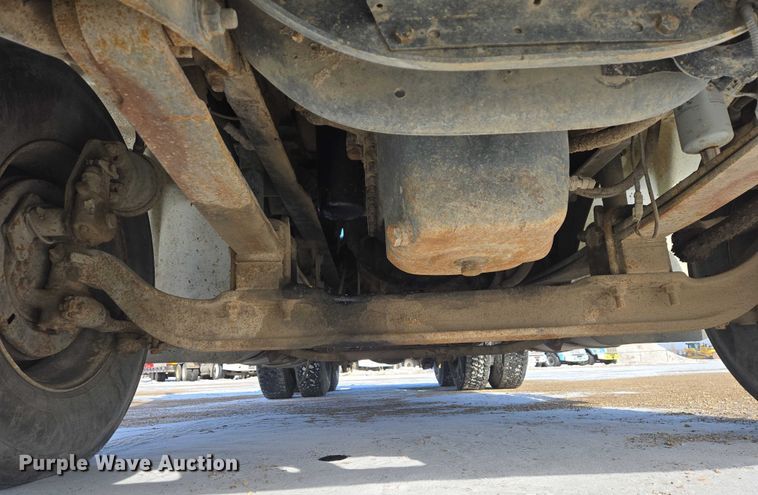 image for item EB1320 2007 International 9200i semi truck