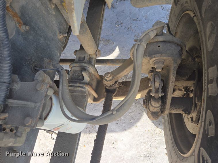 image for item EB1320 2007 International 9200i semi truck