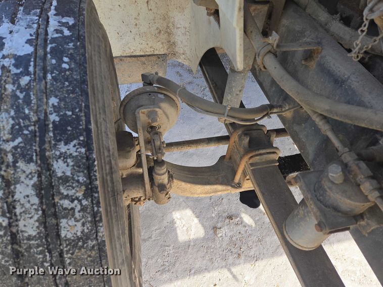 image for item EB1320 2007 International 9200i semi truck