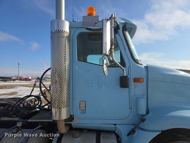 image for item EB1320 2007 International 9200i semi truck