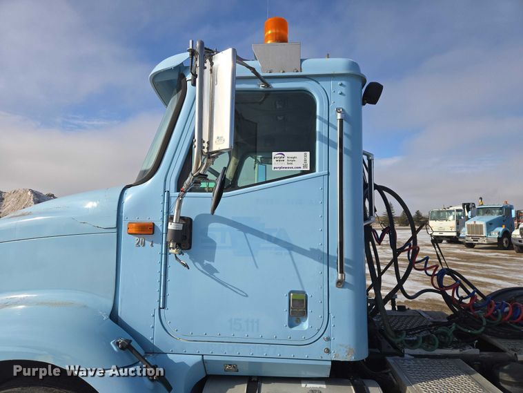 image for item EB1320 2007 International 9200i semi truck