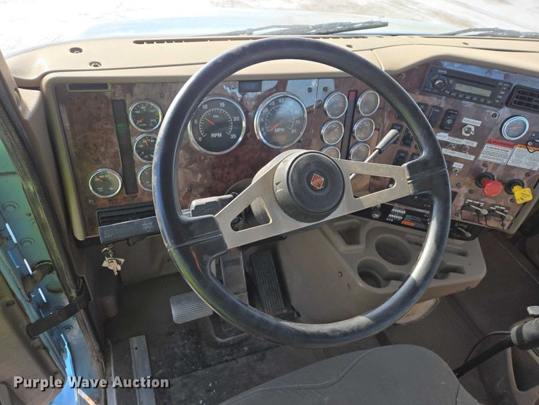 image for item EB1320 2007 International 9200i semi truck