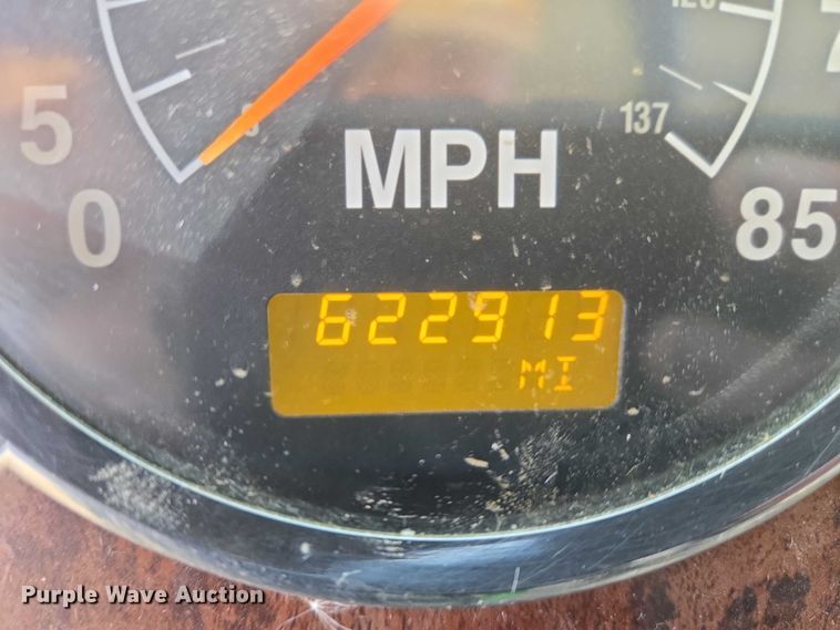 image for item EB1320 2007 International 9200i semi truck