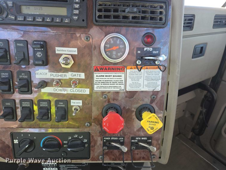 image for item EB1320 2007 International 9200i semi truck