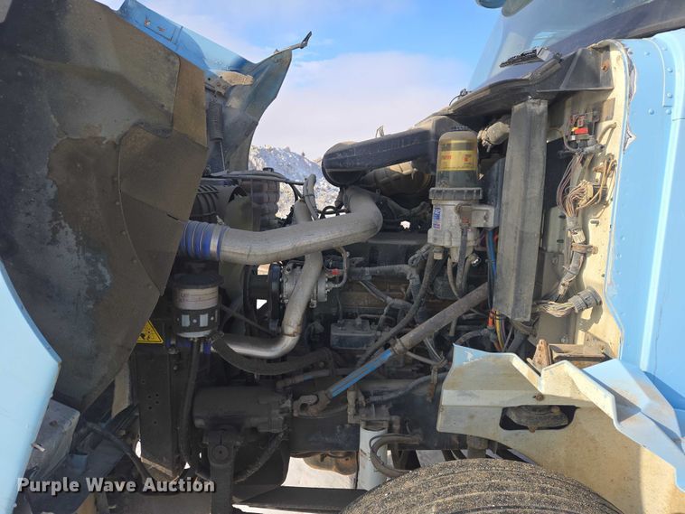 image for item EB1320 2007 International 9200i semi truck