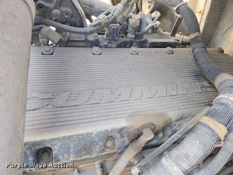 image for item EB1320 2007 International 9200i semi truck