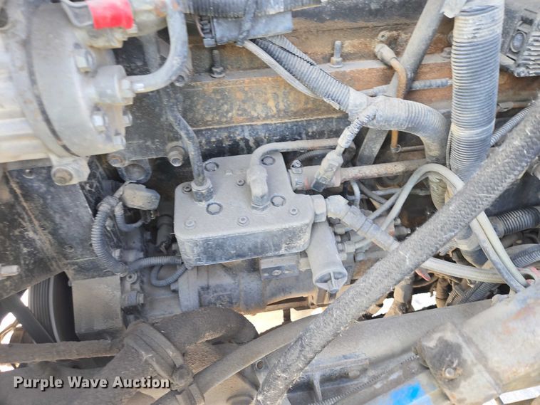 image for item EB1320 2007 International 9200i semi truck