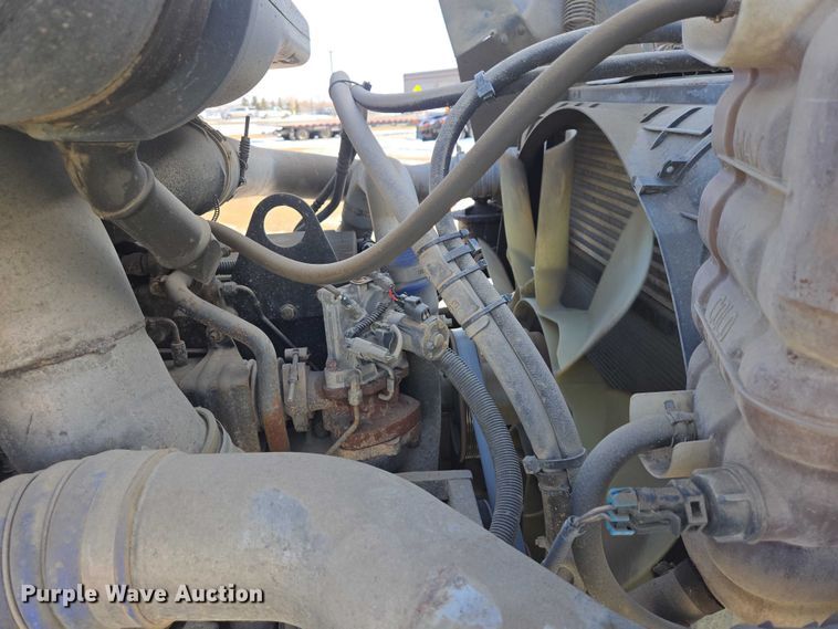 image for item EB1320 2007 International 9200i semi truck