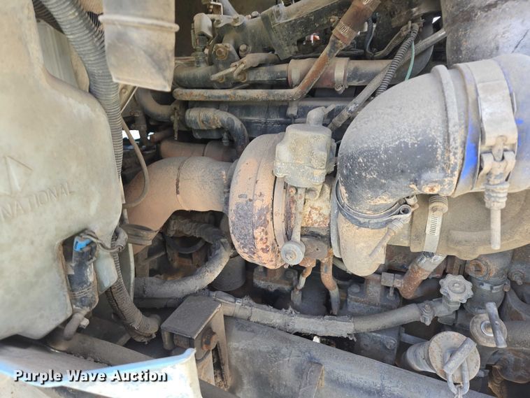 image for item EB1320 2007 International 9200i semi truck