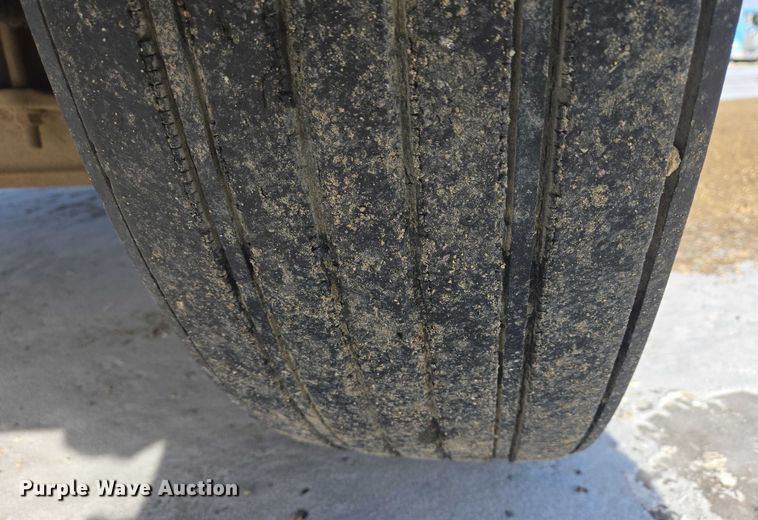 image for item EB1320 2007 International 9200i semi truck