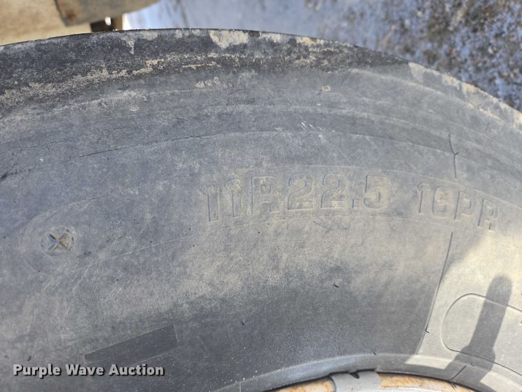 image for item EB1320 2007 International 9200i semi truck