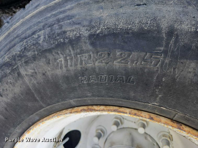 image for item EB1320 2007 International 9200i semi truck