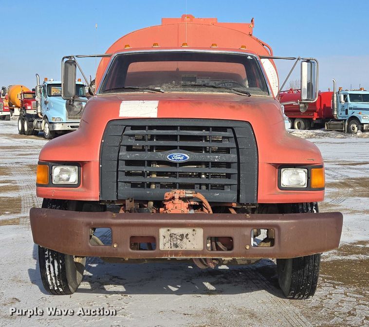 image for item EB1321 1995 Ford F800 oil distributor truck