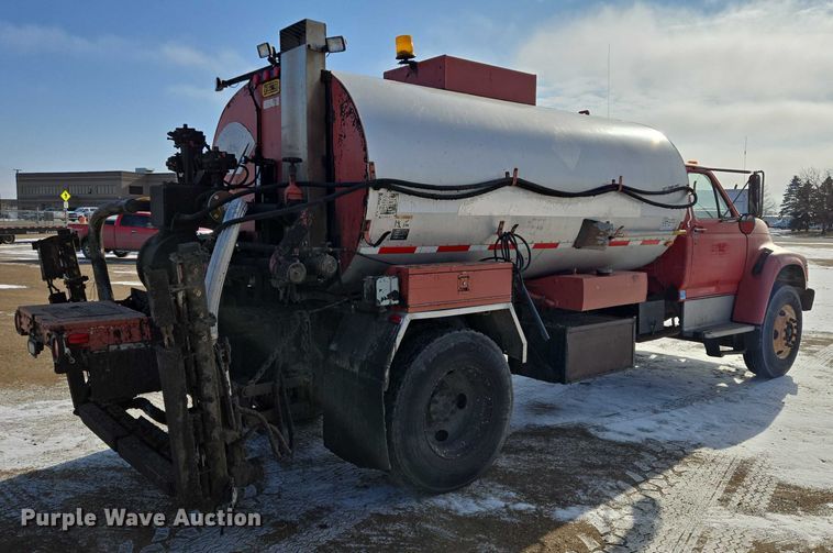 image for item EB1321 1995 Ford F800 oil distributor truck