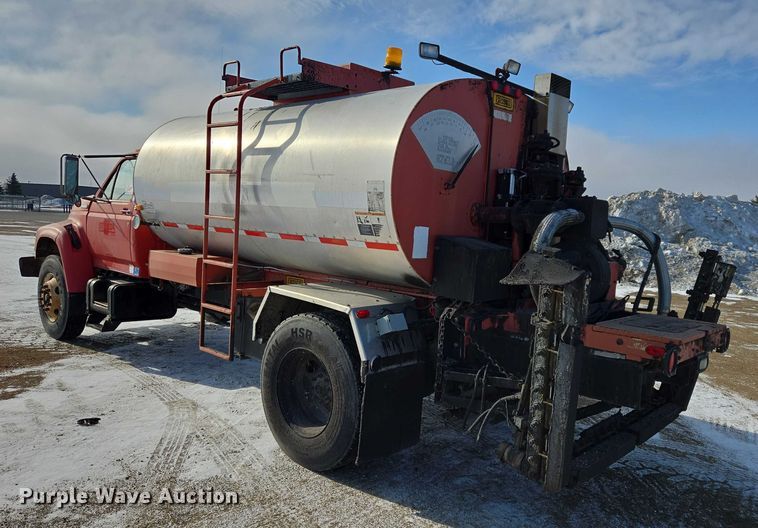 image for item EB1321 1995 Ford F800 oil distributor truck