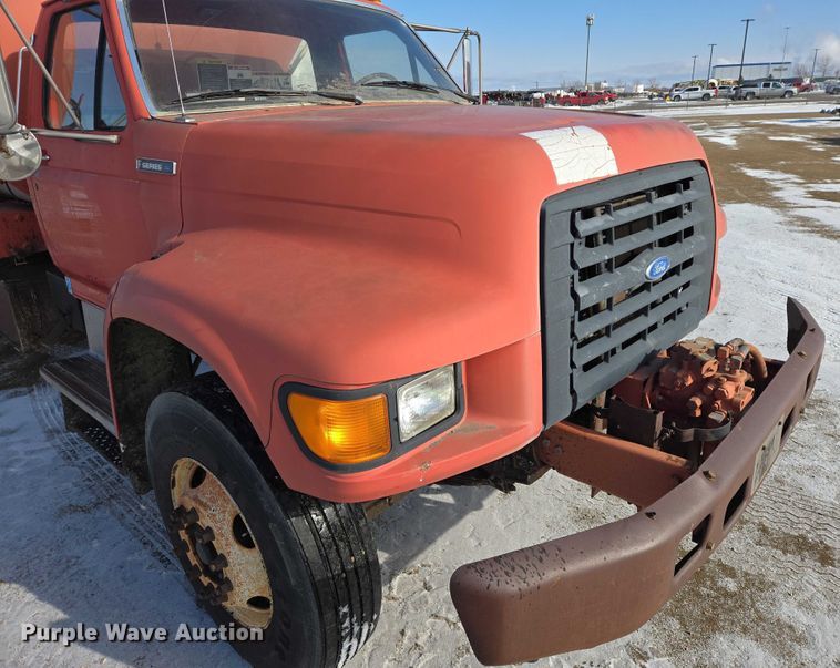 image for item EB1321 1995 Ford F800 oil distributor truck