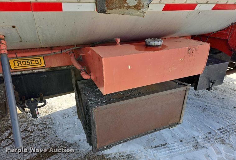 image for item EB1321 1995 Ford F800 oil distributor truck