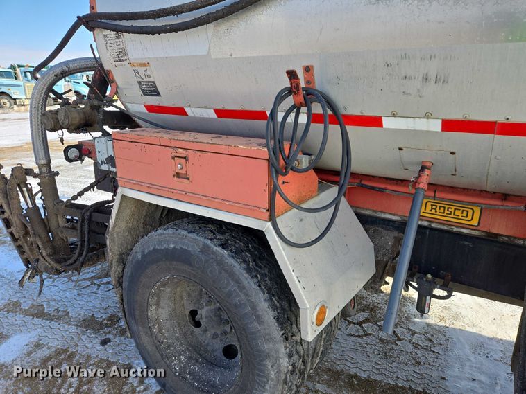 image for item EB1321 1995 Ford F800 oil distributor truck