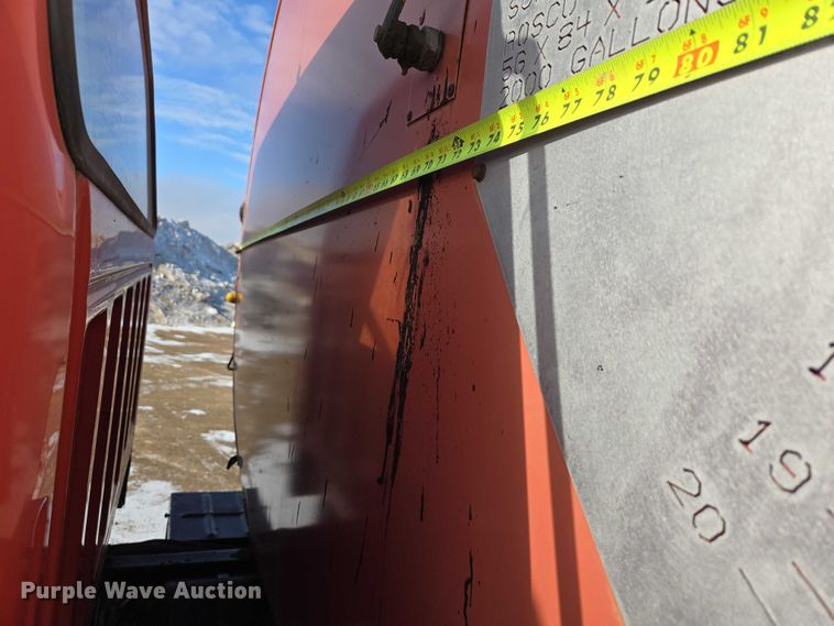 image for item EB1321 1995 Ford F800 oil distributor truck