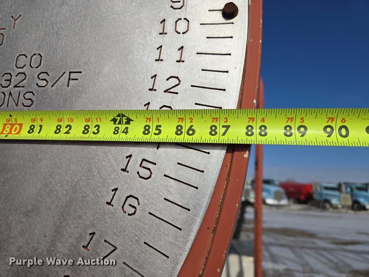 image for item EB1321 1995 Ford F800 oil distributor truck