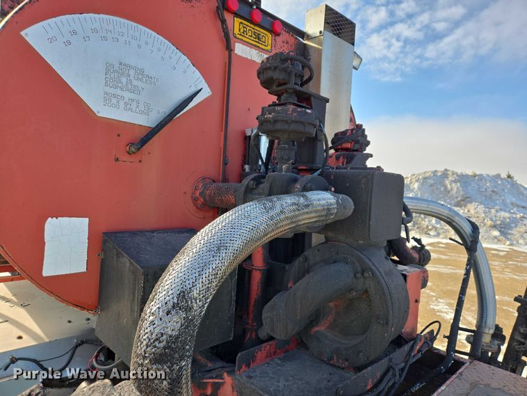 image for item EB1321 1995 Ford F800 oil distributor truck