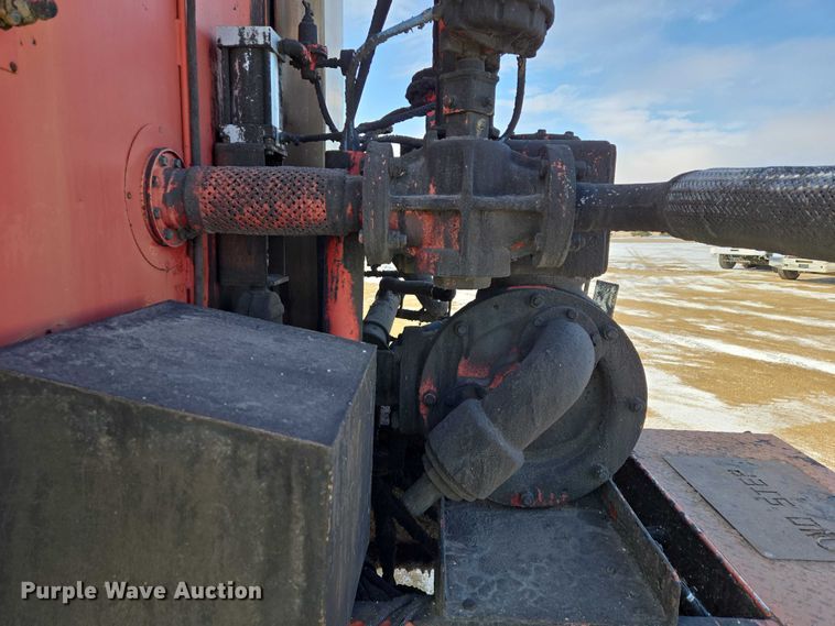 image for item EB1321 1995 Ford F800 oil distributor truck