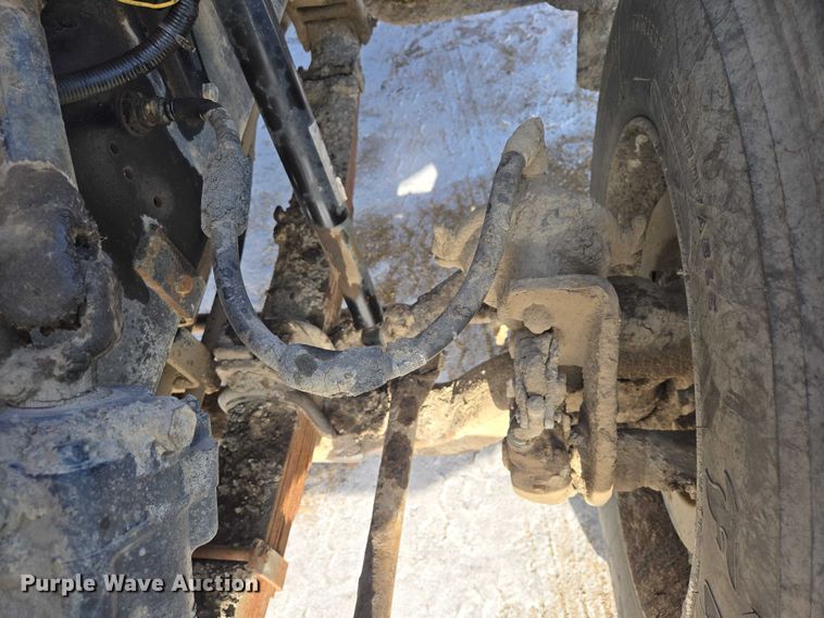 image for item EB1321 1995 Ford F800 oil distributor truck