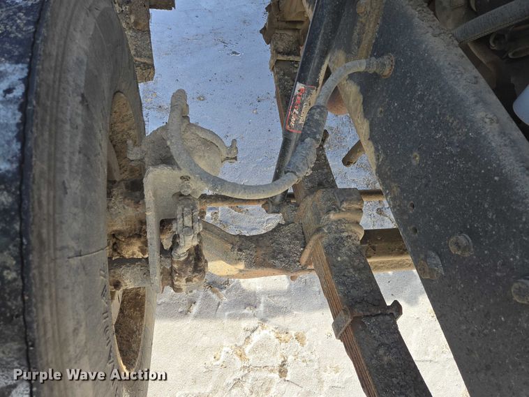 image for item EB1321 1995 Ford F800 oil distributor truck