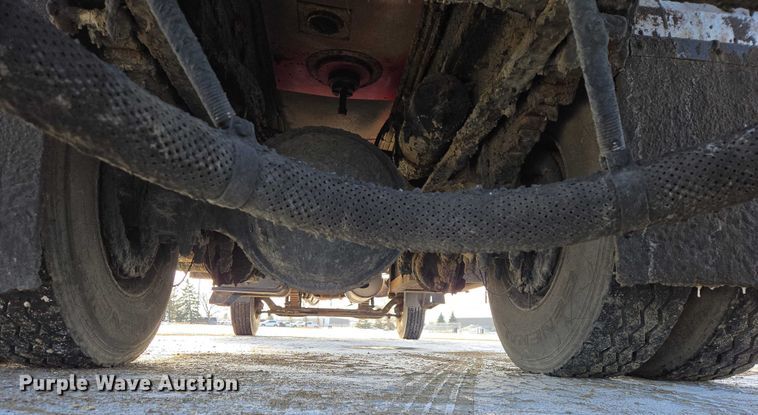 image for item EB1321 1995 Ford F800 oil distributor truck