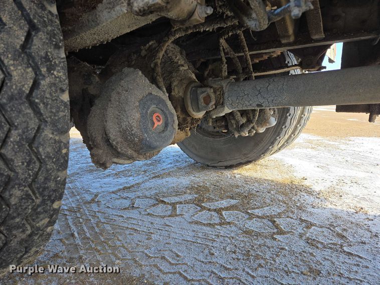 image for item EB1321 1995 Ford F800 oil distributor truck