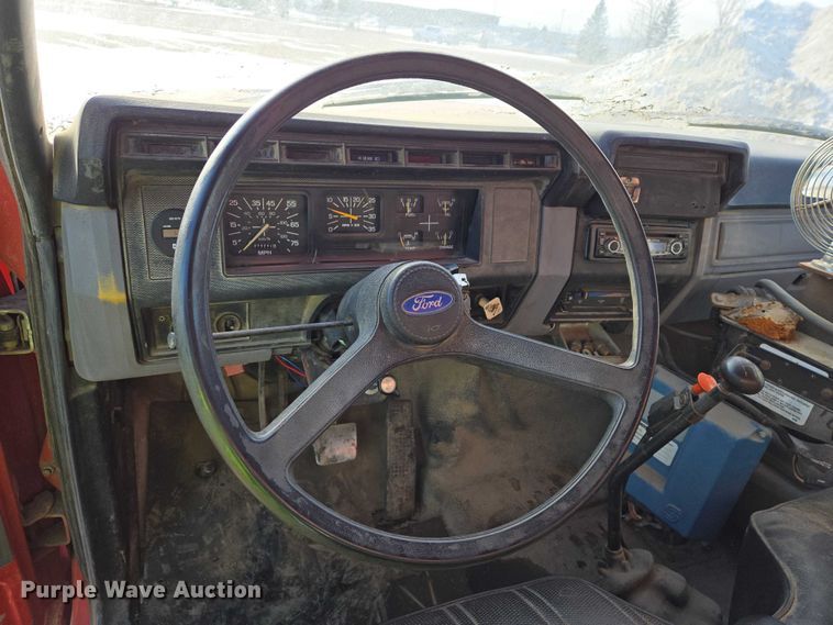 image for item EB1321 1995 Ford F800 oil distributor truck