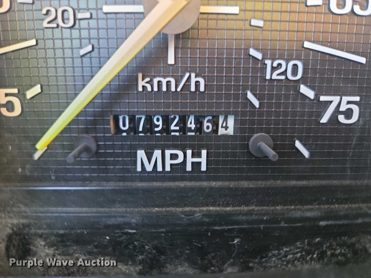 image for item EB1321 1995 Ford F800 oil distributor truck