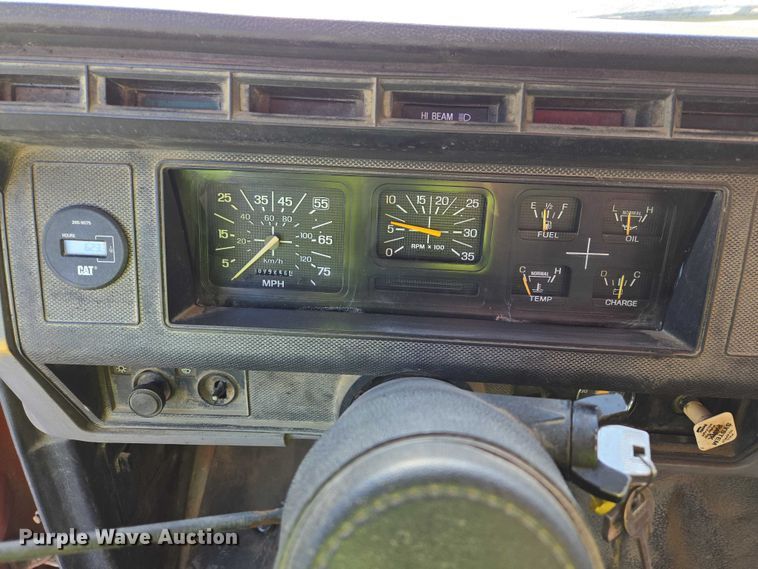 image for item EB1321 1995 Ford F800 oil distributor truck